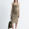Abito midi con scollo all’americana