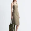 Abito midi con scollo all’americana