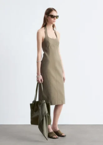 Abito midi con scollo all’americana