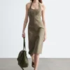 Abito midi con scollo all’americana