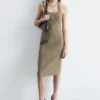 Abito midi con scollo all’americana