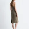 Abito midi con scollo all’americana