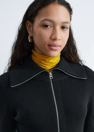 Abito midi con zip frontale a costine
