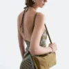 Abito midi in seta con scollo all’americana