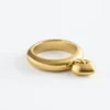 Anello con ciondolo a forma di cuore