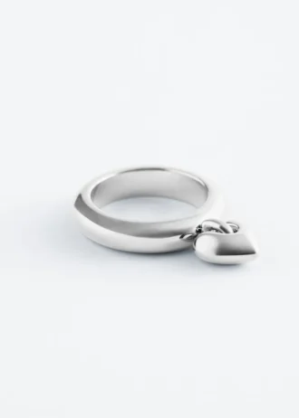 Anello con ciondolo a forma di cuore