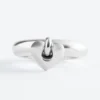 Anello con ciondolo a forma di cuore