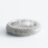 Anello con strass massicci