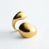Anello scultoreo a doppia torsione