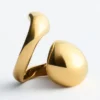 Anello scultoreo a doppia torsione