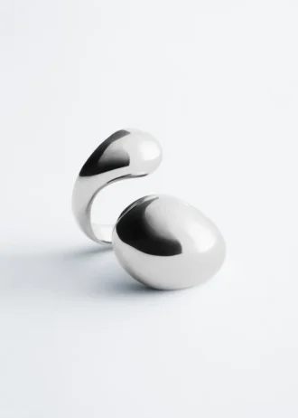 Anello scultoreo a doppia torsione