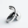 Anello scultoreo a doppia torsione