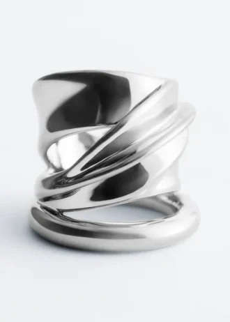 Anello scultoreo a doppio giro