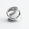 Anello scultoreo a doppio giro