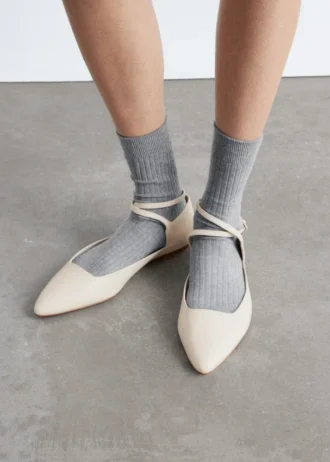 Ballerine con cinturini incrociati in pelle