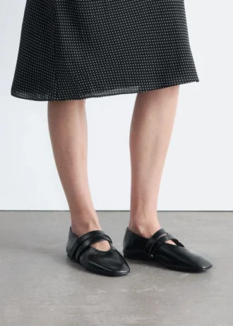 Ballerine in pelle con cinturini incrociati