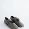 Ballerine in pelle con cinturini incrociati