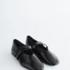 Ballerine in pelle con cinturini incrociati