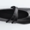 Ballerine in pelle con cinturini incrociati