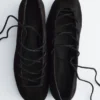 Ballerine in pelle con lacci