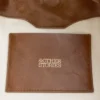 Borsa a spalla in pelle dal profilo basso