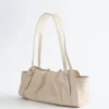 Borsa a spalla in pelle dal profilo basso