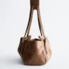 Borsa a spalla in pelle dal profilo basso