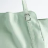 Borsa a spalla in pelle dal profilo basso