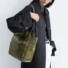 Borsa tote in pelle con fibbia e cinturino