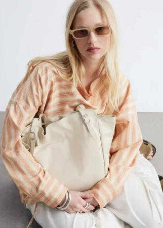 Borsa tote in pelle con fibbia e cinturino