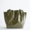 Borsa tote in pelle con fibbia e cinturino
