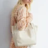 Borsa tote in pelle con fibbia e cinturino