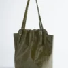 Borsa tote in pelle con fibbia e cinturino