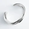 Bracciale a cuffia scultoreo