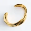 Bracciale a cuffia scultoreo
