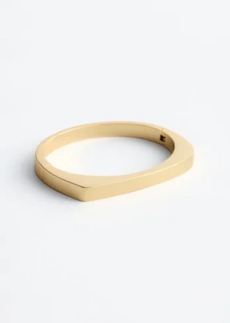 Bracciale rigido angolare