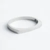 Bracciale rigido angolare