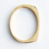 Bracciale rigido angolare