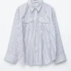 Camicia a righe con tasche applicate