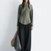 Camicia affusolata con maniche a palloncino