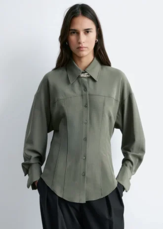 Camicia affusolata con maniche a palloncino