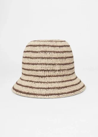 Cappello a secchiello in paglia intrecciata