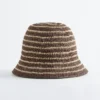 Cappello a secchiello in paglia intrecciata
