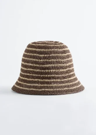 Cappello a secchiello in paglia intrecciata