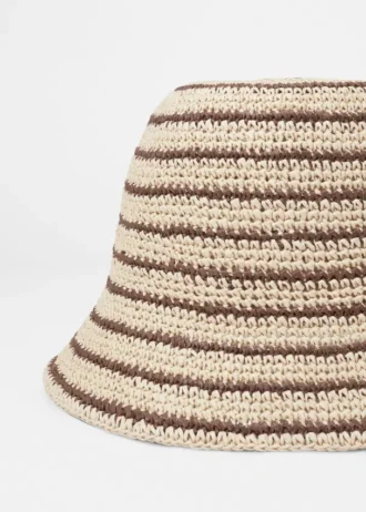 Cappello a secchiello in paglia intrecciata