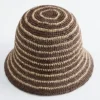 Cappello a secchiello in paglia intrecciata