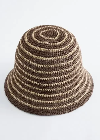 Cappello a secchiello in paglia intrecciata