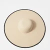 Cappello di paglia a tesa larga