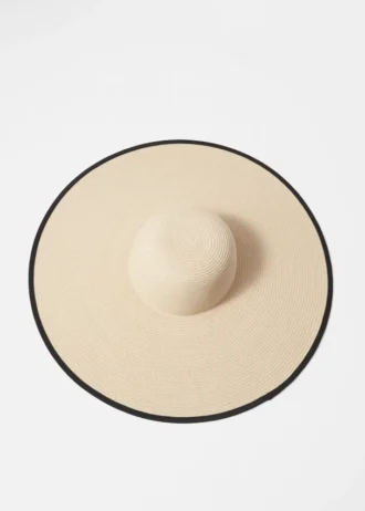 Cappello di paglia a tesa larga