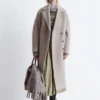 Cappotto voluminoso in lana con cintura